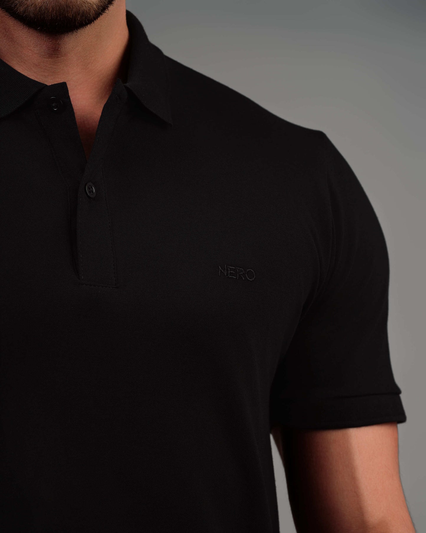 CAMISA POLO PRETA EM ALGODÃO PIMA COM BORDADO